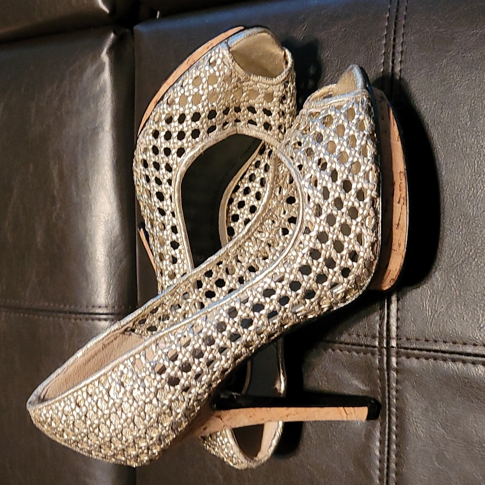 Rock & Republic peep toe heels!